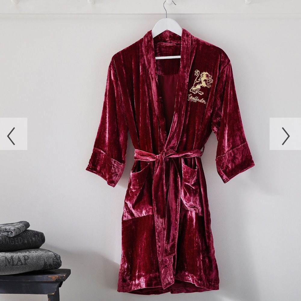 Warner Bros. Gryffindor Velvet Robe - Black and Gold